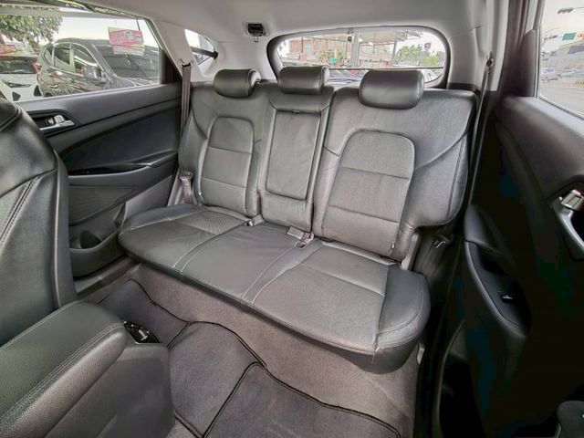 原鈑件 里程保證 認證美車可啟動保固 汽油時尚版 IKY 定速 胎壓 電動座椅 可全貸!!便宜又耐用~  第9張相片