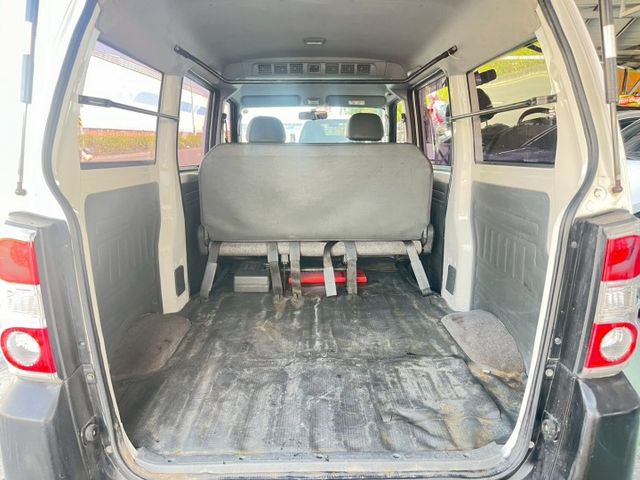 鈑件美 里程保證 手排  載人載貨好幫手 可享保固 可改貨車版  後座出風口 胎壓  第11張相片