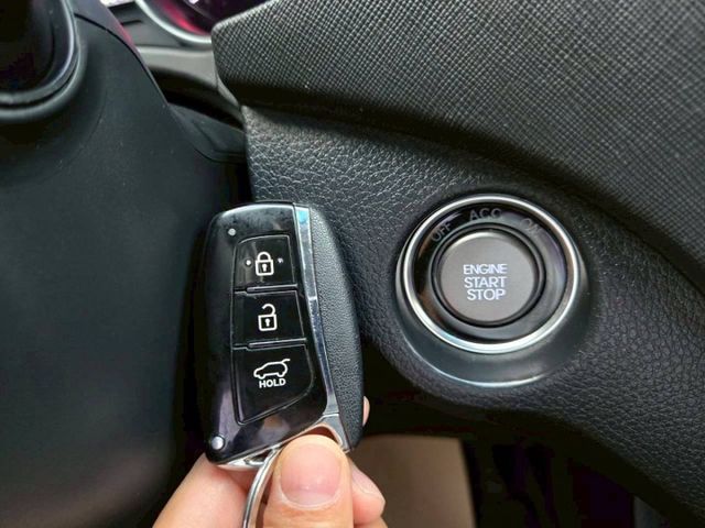 原鈑件 里程保證 皇家版  柴油  4WD   便宜耐用 省油省稅 定速 全景天窗 電動椅  第16張相片