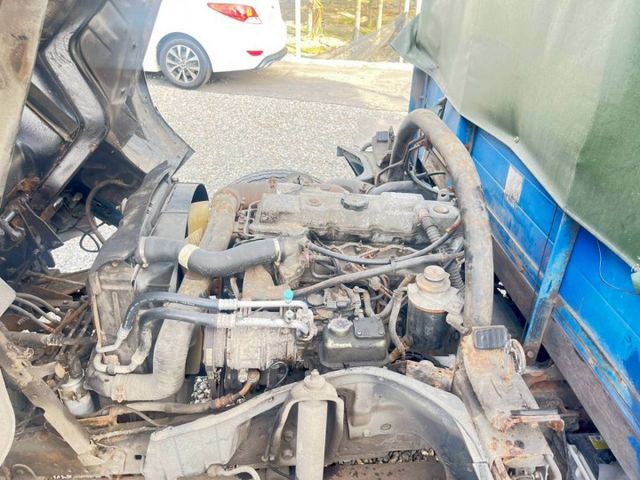 鈑件美 里程保證只跑8萬多   引擎健康 有冷氣 耐用平價賺錢好幫手 !!  第9張相片