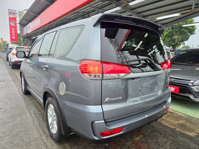 原鈑件 里程保證 認證車 盲點 防滑  客貨兩用 大空間  便宜安全好用  全貸換購皆可!!  第4張相片