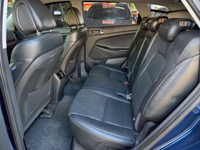 原鈑件 里程保證 認證美車 原廠保養車 4WD 上山下海安全第一 省油省稅 一台搞定!!  第7張相片