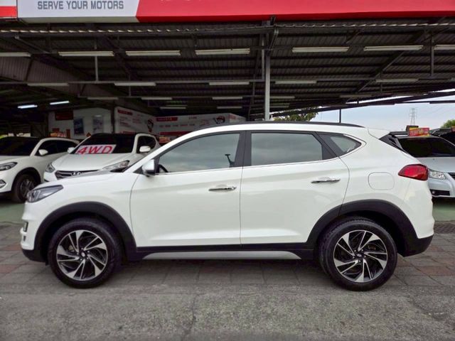 原鈑件 里程保證 原廠保養車 汽油旗艦版 全景天窗 環景 ACC 盲點 車道偏離警示 與安全一路隨行~  第6張相片