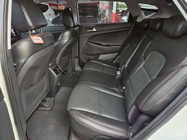 原鈑件 里程保證 原廠保養車 汽油旗艦版 全景天窗 環景 ACC 盲點 車道偏離警示 與安全一路隨行~  第8張相片