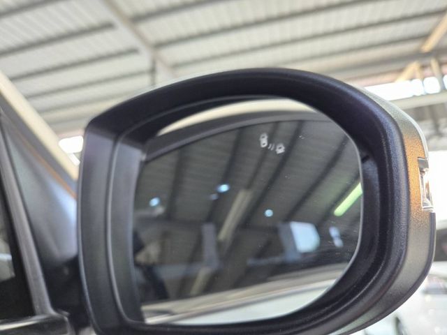 原鈑件 里程保證 原廠保養車 汽油旗艦版 全景天窗 環景 ACC 盲點 車道偏離警示 與安全一路隨行~  第16張相片
