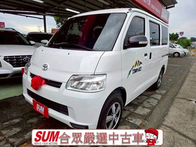 原鈑件 里程保證只跑3千多 認證美車 原廠保固中入手安心 盲點 近新車等級價格更便宜!!  第1張相片