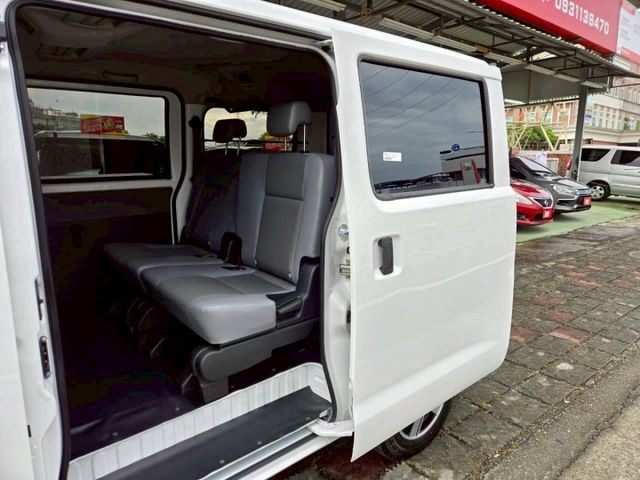 原鈑件 里程保證只跑3千多 認證美車 原廠保固中入手安心 盲點 近新車等級價格更便宜!!  第5張相片