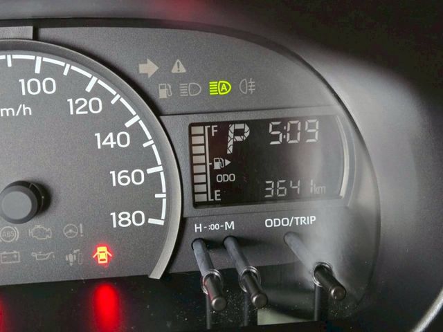 原鈑件 里程保證只跑3千多 認證美車 原廠保固中入手安心 盲點 近新車等級價格更便宜!!  第11張相片