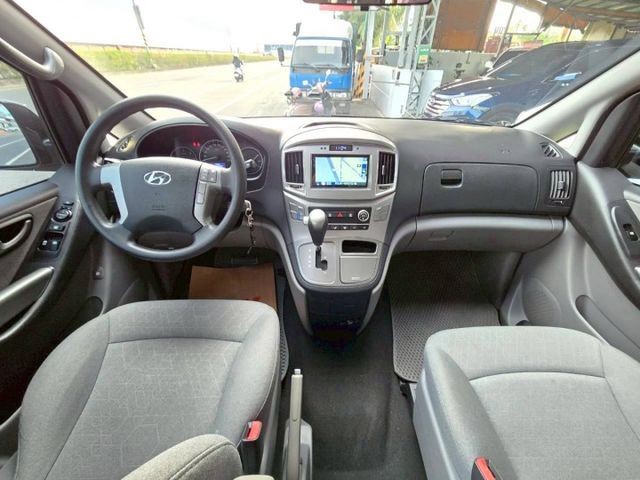 原鈑件 里程保證 認證美車可啟動保固　8人座商務美車 ABS　定速　導航　內外保養佳～  第10張相片