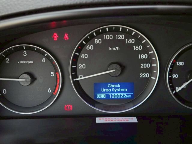 原鈑件 里程保證 認證美車可啟動保固　8人座商務美車 ABS　定速　導航　內外保養佳～  第12張相片