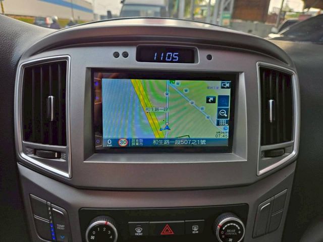 原鈑件 里程保證 認證美車可啟動保固　8人座商務美車 ABS　定速　導航　內外保養佳～  第14張相片