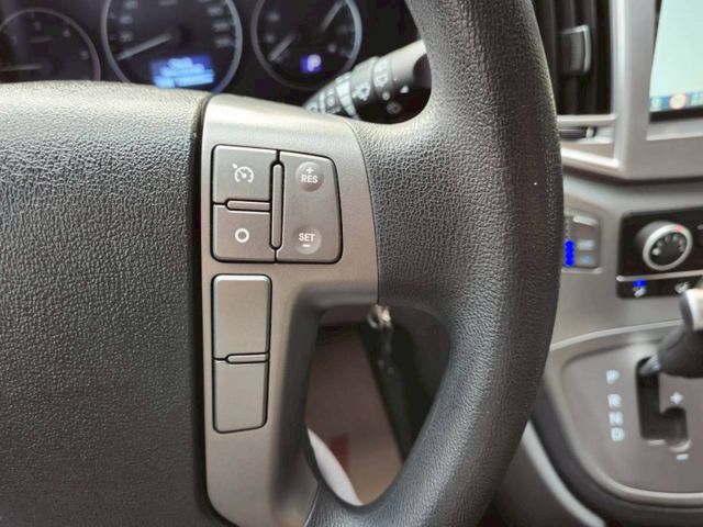 原鈑件 里程保證 認證美車可啟動保固　8人座商務美車 ABS　定速　導航　內外保養佳～  第15張相片