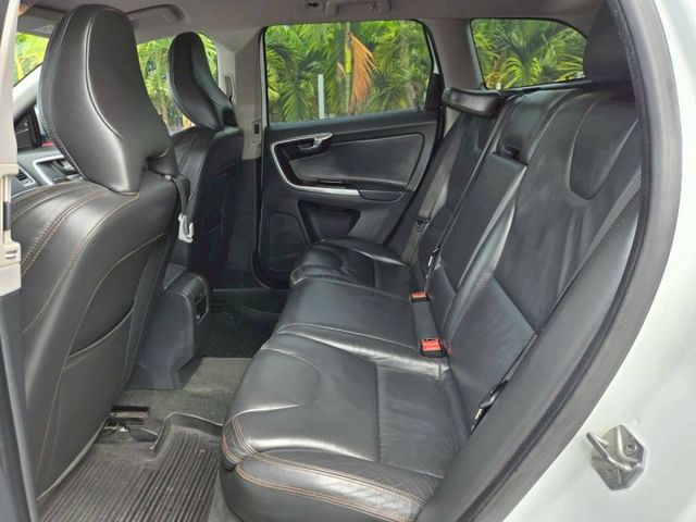 原鈑件 里程保證 認證一手美車 柴油渦輪 上山下海一台搞定 便宜又好用 省油省稅 電尾門 HID頭燈  第7張相片