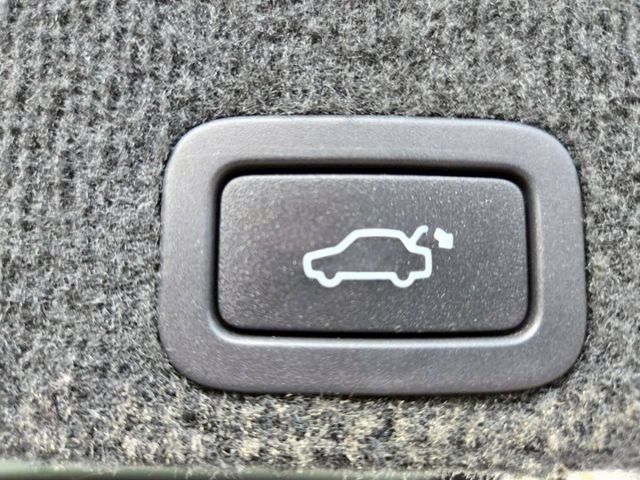 原鈑件 里程保證 認證一手美車 柴油渦輪 上山下海一台搞定 便宜又好用 省油省稅 電尾門 HID頭燈  第11張相片