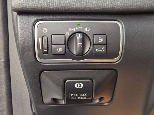 原鈑件 里程保證 認證一手美車 柴油渦輪 上山下海一台搞定 便宜又好用 省油省稅 電尾門 HID頭燈  第13張相片