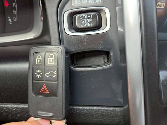 原鈑件 里程保證 認證一手美車 柴油渦輪 上山下海一台搞定 便宜又好用 省油省稅 電尾門 HID頭燈  第15張相片