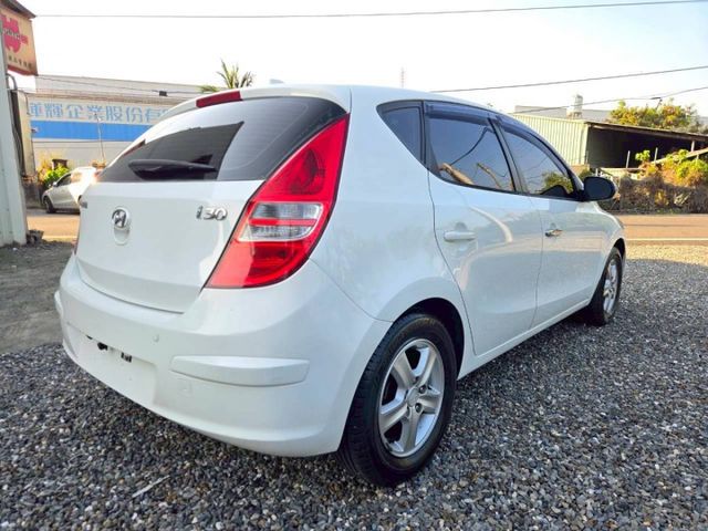 原鈑件 里程保證 便宜代步車掀背車 安卓影音   好操控  省油省稅金~  第4張相片