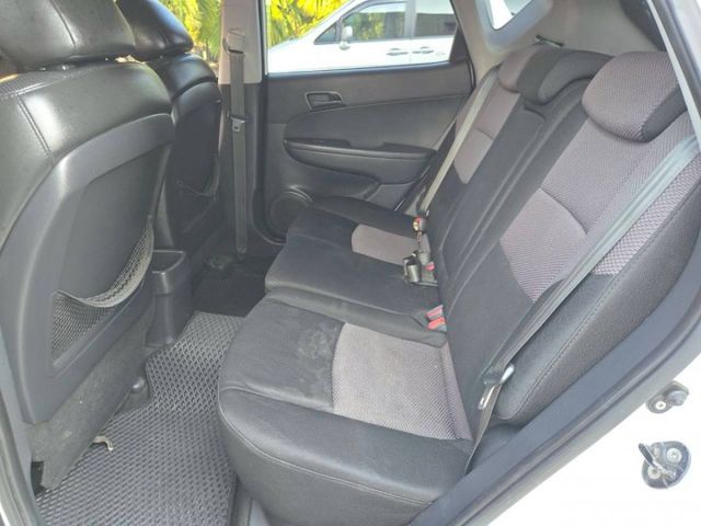 原鈑件 里程保證 便宜代步車掀背車 安卓影音   好操控  省油省稅金~  第7張相片