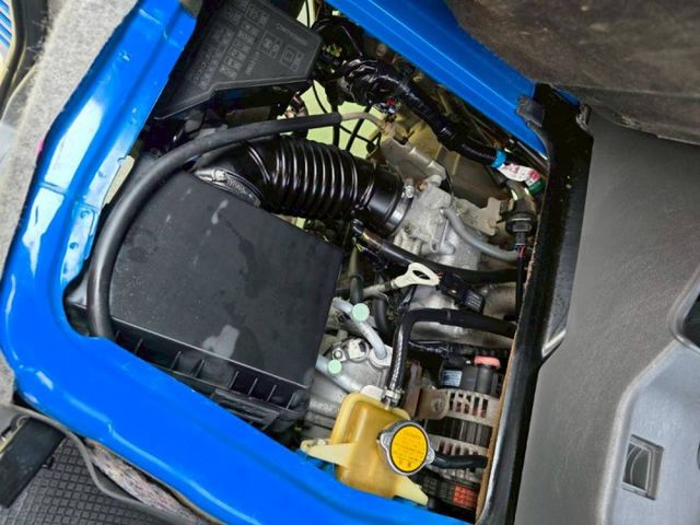 原鈑件 里程保證 認證車 熱門輕型商用車 冷氣涼引擎健康 加裝3門帆布（9成新）一級美車 賺錢好幫手~  第13張相片