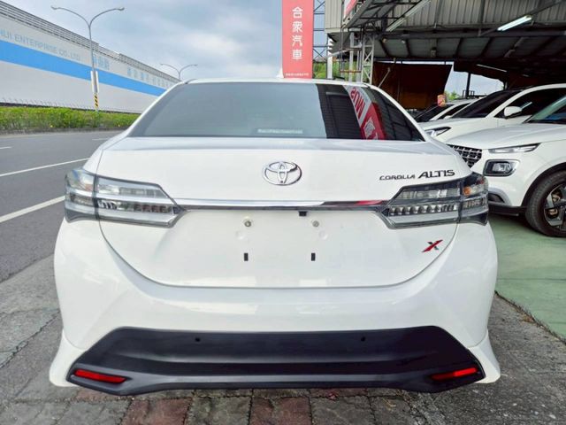 原鈑件 里程保證9萬多 認證美車 頂配X版 盲點 防滑 定速 後座分離傾倒 免鑰 安卓影音 氣氛超綿密  第3張相片