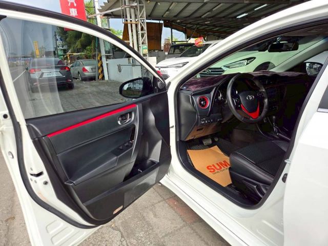 原鈑件 里程保證9萬多 認證美車 頂配X版 盲點 防滑 定速 後座分離傾倒 免鑰 安卓影音 氣氛超綿密  第10張相片