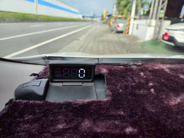 原鈑件 里程保證9萬多 認證美車 頂配X版 盲點 防滑 定速 後座分離傾倒 免鑰 安卓影音 氣氛超綿密  第15張相片