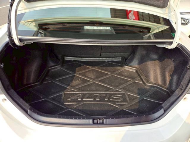 原鈑件 里程保證9萬多 認證美車 頂配X版 盲點 防滑 定速 後座分離傾倒 免鑰 安卓影音 氣氛超綿密  第19張相片