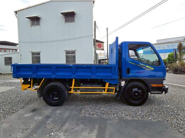 便宜可傾卸式舉斗3.5噸 堅達6輪 引擎健康 冷氣涼 柴油 已整理完畢  做生意好幫手 !!  第4張相片