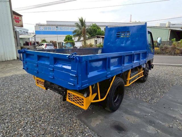 便宜可傾卸式舉斗3.5噸 堅達6輪 引擎健康 冷氣涼 柴油 已整理完畢  做生意好幫手 !!  第5張相片