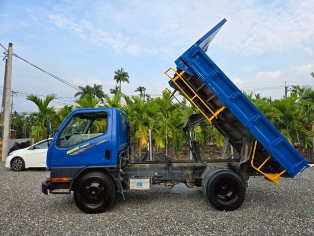 便宜可傾卸式舉斗3.5噸 堅達6輪 引擎健康 冷氣涼 柴油 已整理完畢  做生意好幫手 !!  第8張相片