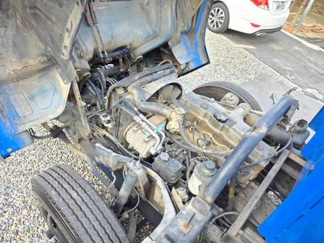 便宜可傾卸式舉斗3.5噸 堅達6輪 引擎健康 冷氣涼 柴油 已整理完畢  做生意好幫手 !!  第13張相片