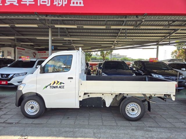 全新2025年3月領牌自牌小貨車 原廠保固4年12萬公里 有價差!  防滑 氣囊.白銀藍三色~  第5張相片