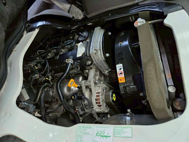 原鈑件 里程保證 認證美車 柴油自排6人座 一手車 載人載貨一台搞定!!   可分期  !!  第13張相片