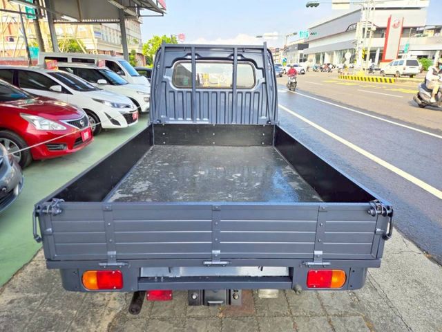 鈑件美 里程保證 認證美車 稀有自排 車室氣氛優 框式貨斗 耐操的工作好幫手~  第4張相片