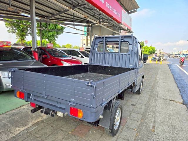 鈑件美 里程保證 認證美車 稀有自排 車室氣氛優 框式貨斗 耐操的工作好幫手~  第5張相片