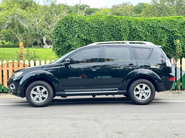 2011年 OUTLANDER 2.4 全新整車烤漆 優質休旅車推薦  第4張相片