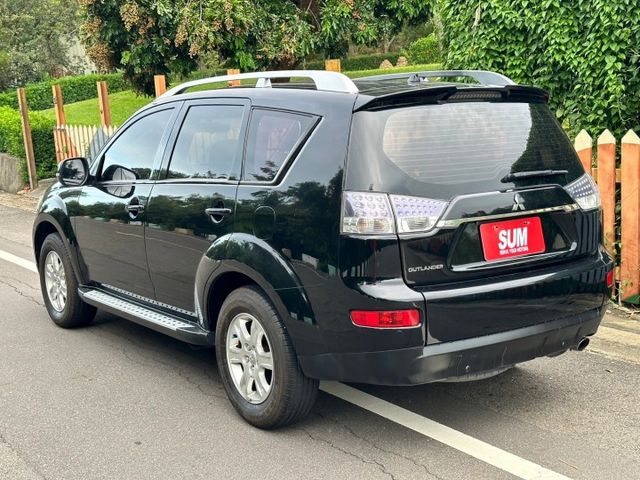 2011年 OUTLANDER 2.4 全新整車烤漆 優質休旅車推薦  第5張相片