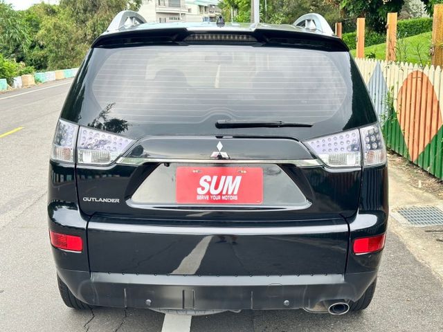 2011年 OUTLANDER 2.4 全新整車烤漆 優質休旅車推薦  第6張相片