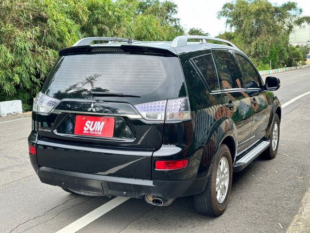 2011年 OUTLANDER 2.4 全新整車烤漆 優質休旅車推薦  第7張相片