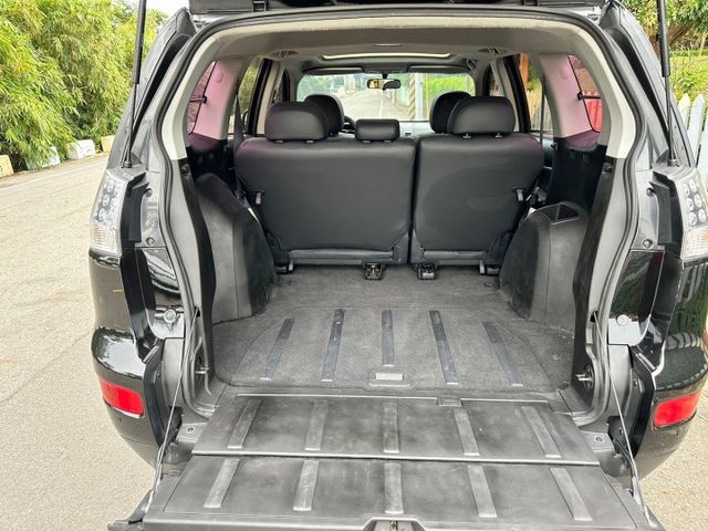 2011年 OUTLANDER 2.4 全新整車烤漆 優質休旅車推薦  第8張相片