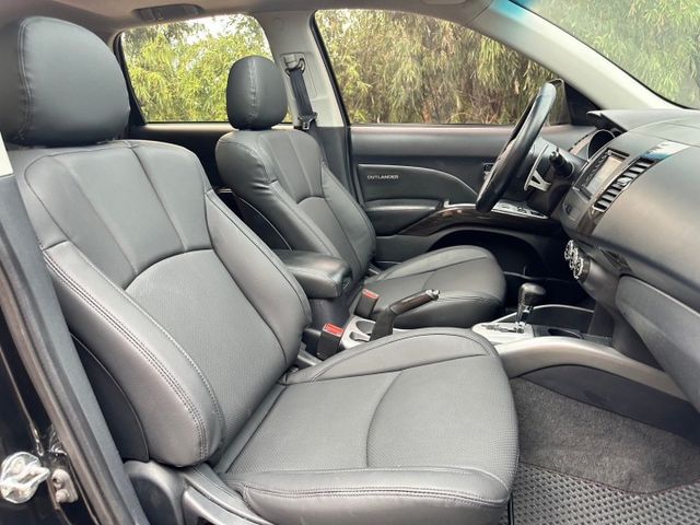 2011年 OUTLANDER 2.4 全新整車烤漆 優質休旅車推薦  第12張相片