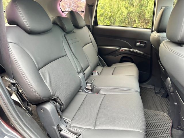 2011年 OUTLANDER 2.4 全新整車烤漆 優質休旅車推薦  第16張相片