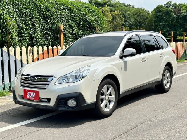 outback 超實用休旅車、四輪驅動、天窗、倒車顯影、換檔撥片，里程少  第1張相片