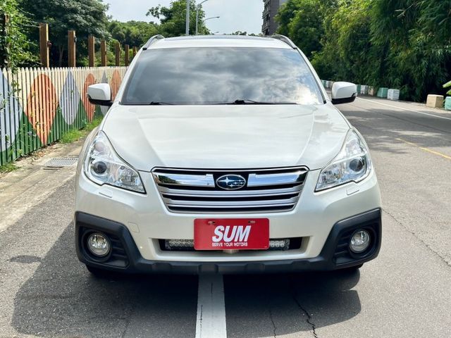 outback 超實用休旅車、四輪驅動、天窗、倒車顯影、換檔撥片，里程少  第2張相片