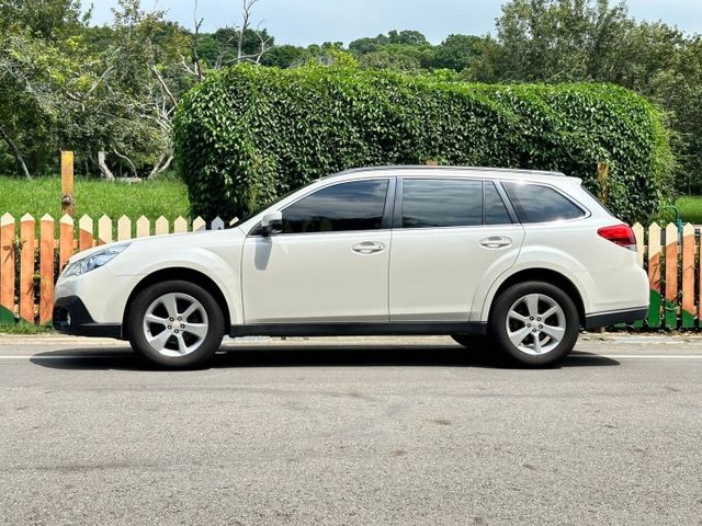 outback 超實用休旅車、四輪驅動、天窗、倒車顯影、換檔撥片，里程少  第4張相片