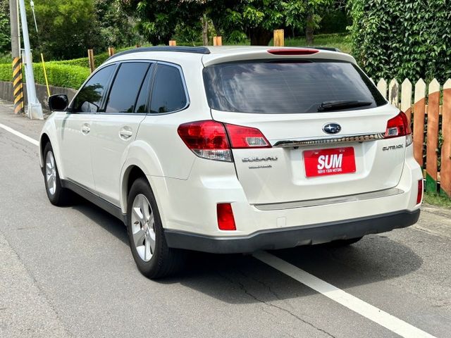 outback 超實用休旅車、四輪驅動、天窗、倒車顯影、換檔撥片，里程少  第5張相片