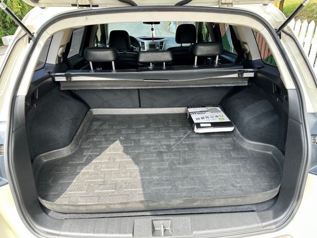 outback 超實用休旅車、四輪驅動、天窗、倒車顯影、換檔撥片，里程少  第8張相片
