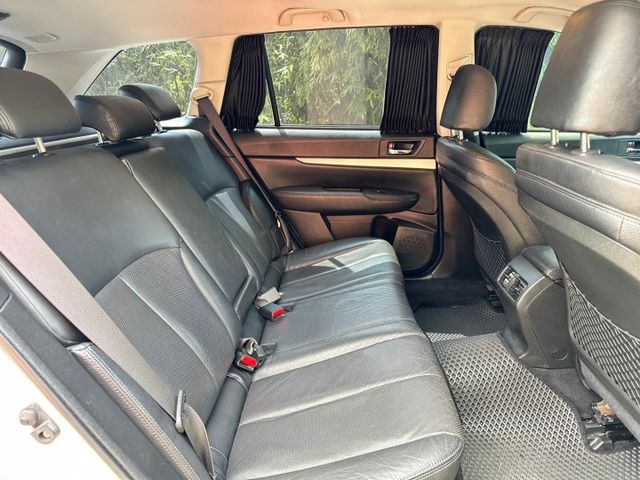 outback 超實用休旅車、四輪驅動、天窗、倒車顯影、換檔撥片，里程少  第14張相片