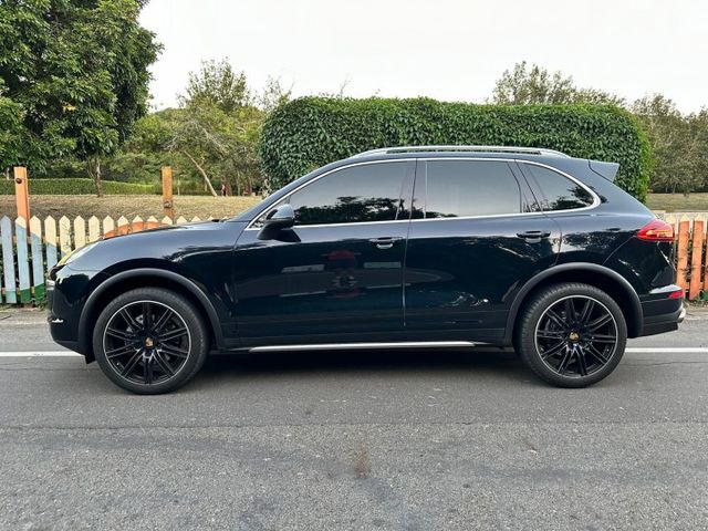 2015年 低里程 凱彥 Cayenne  3.6L V型六缸 四輪驅動 免鑰匙 衛星導航 倒車顯影  第4張相片