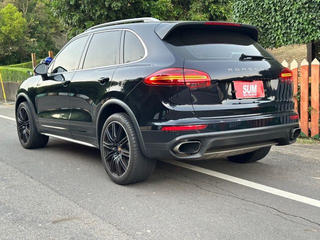 2015年 低里程 凱彥 Cayenne  3.6L V型六缸 四輪驅動 免鑰匙 衛星導航 倒車顯影  第7張相片